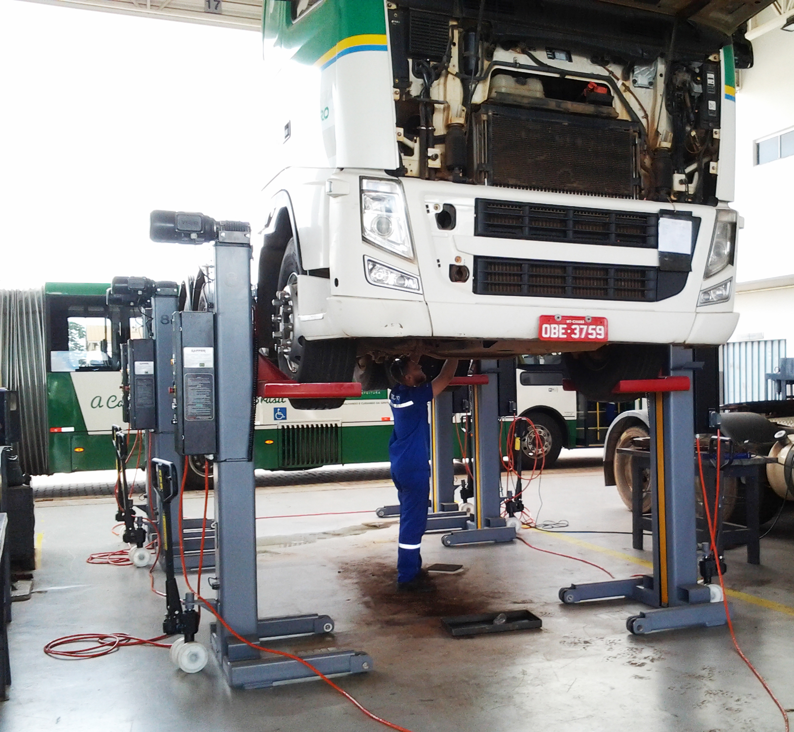 elevadores para caminhão